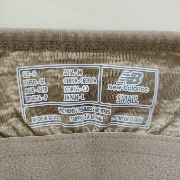 New Balance Lightning Dry White and Gold Lined Activewear Top Small - Picture 9 of 11